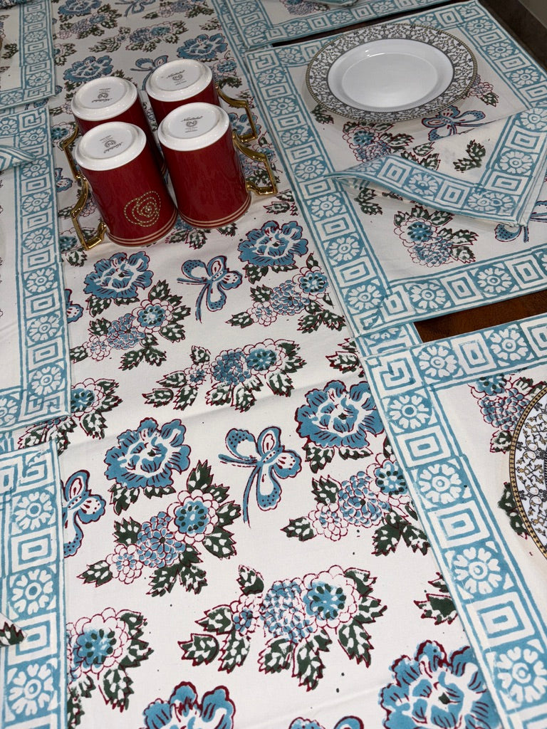 Dreamy Blue and White (S8)