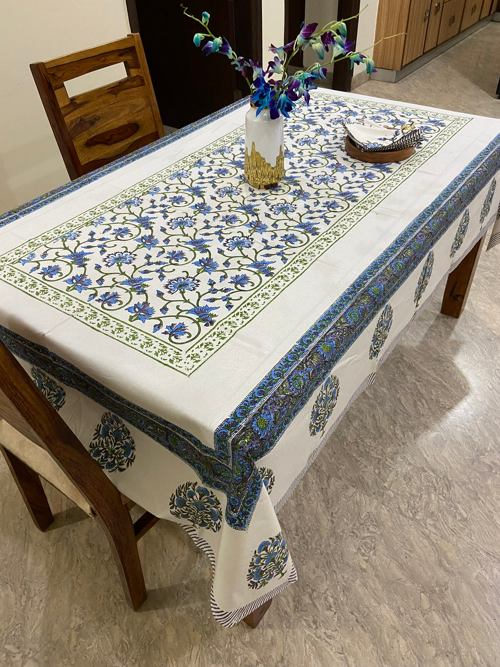 Blue and white floral patterns (S23)