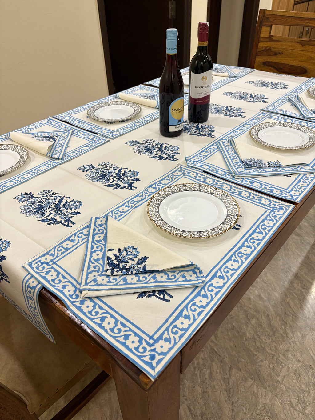 Patterned Table Runner floral (S17)