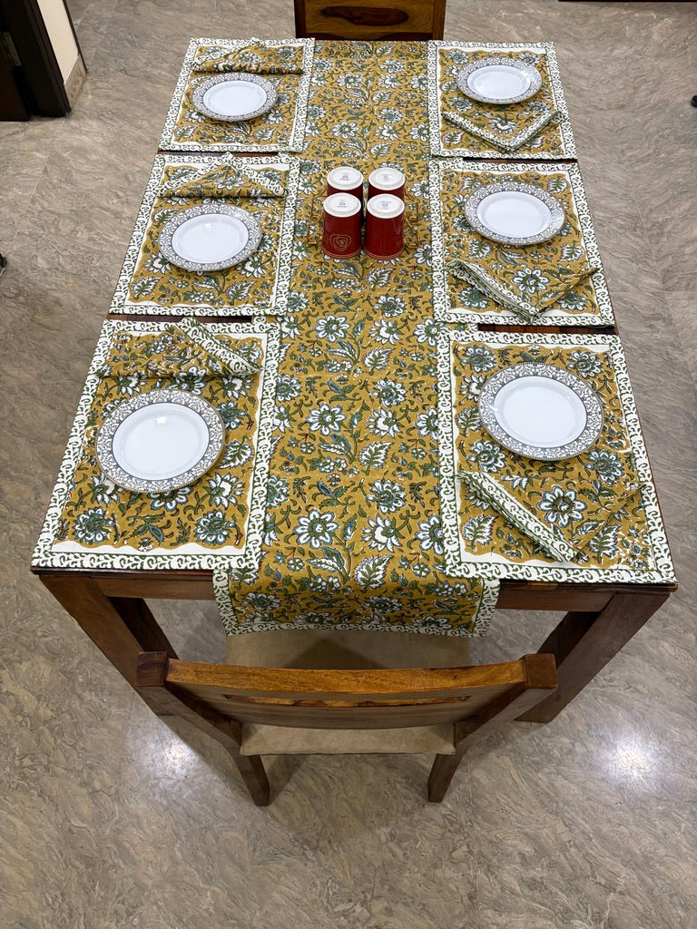 Patterned tablecloth (S7)