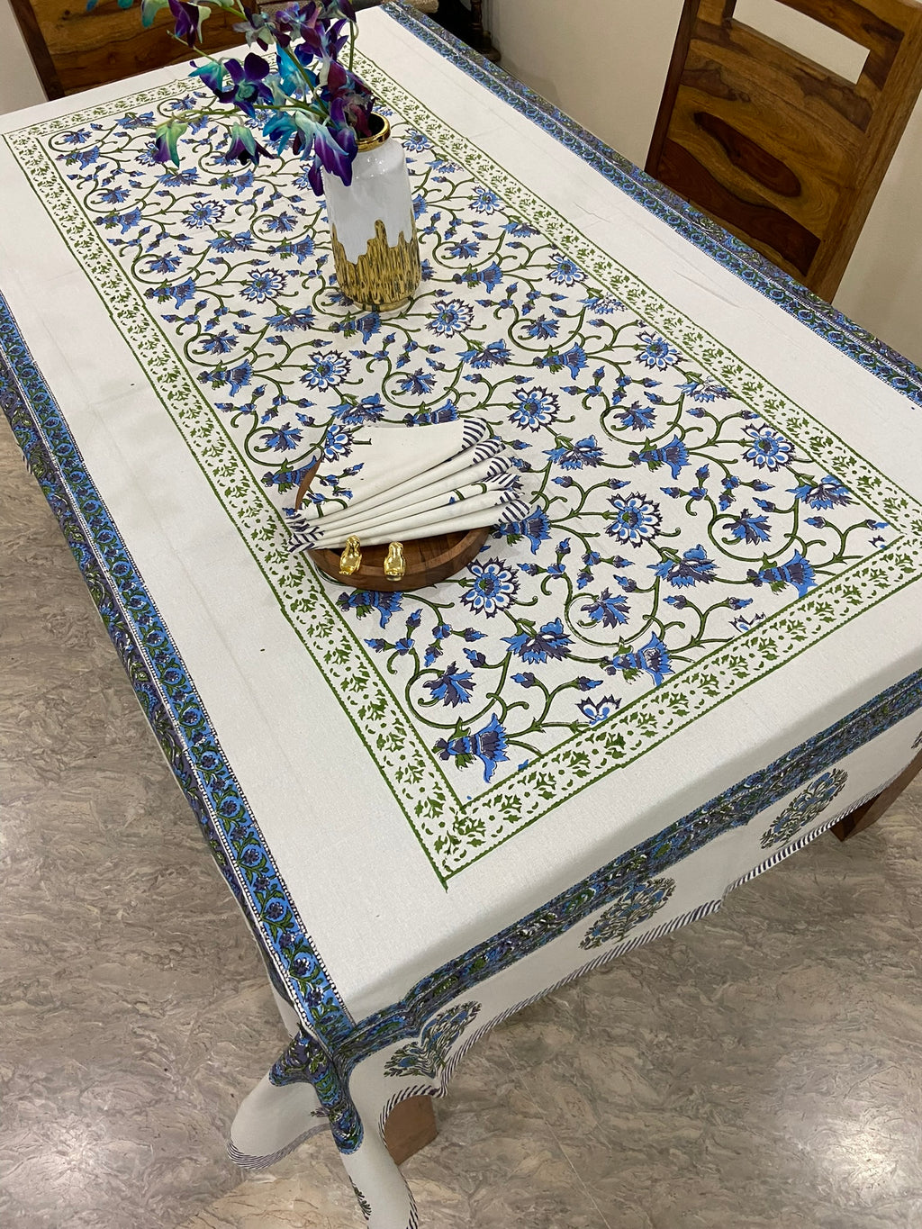 Blue and white floral patterns (S23)