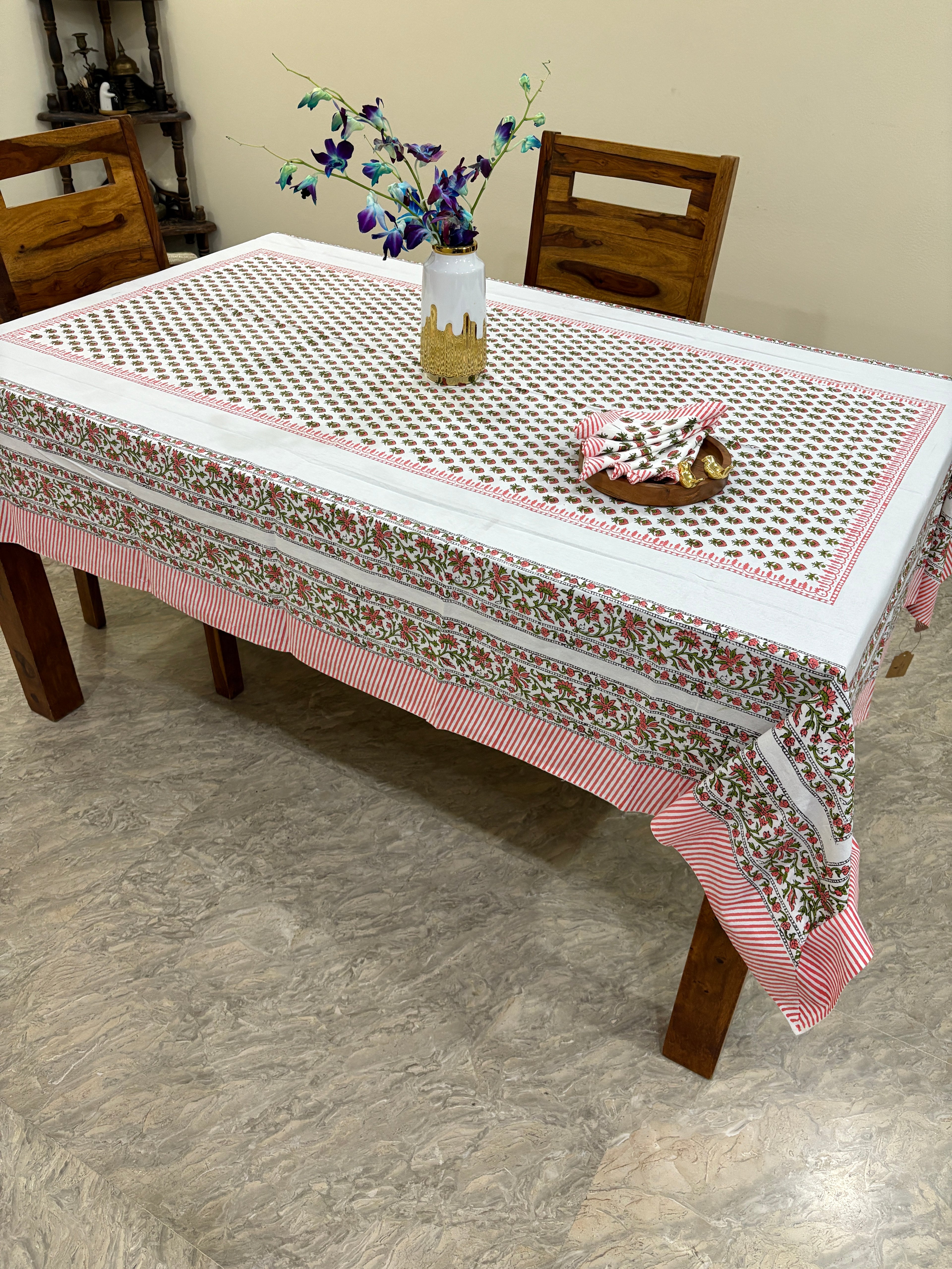 Fabric with strawberry pattern (S22)