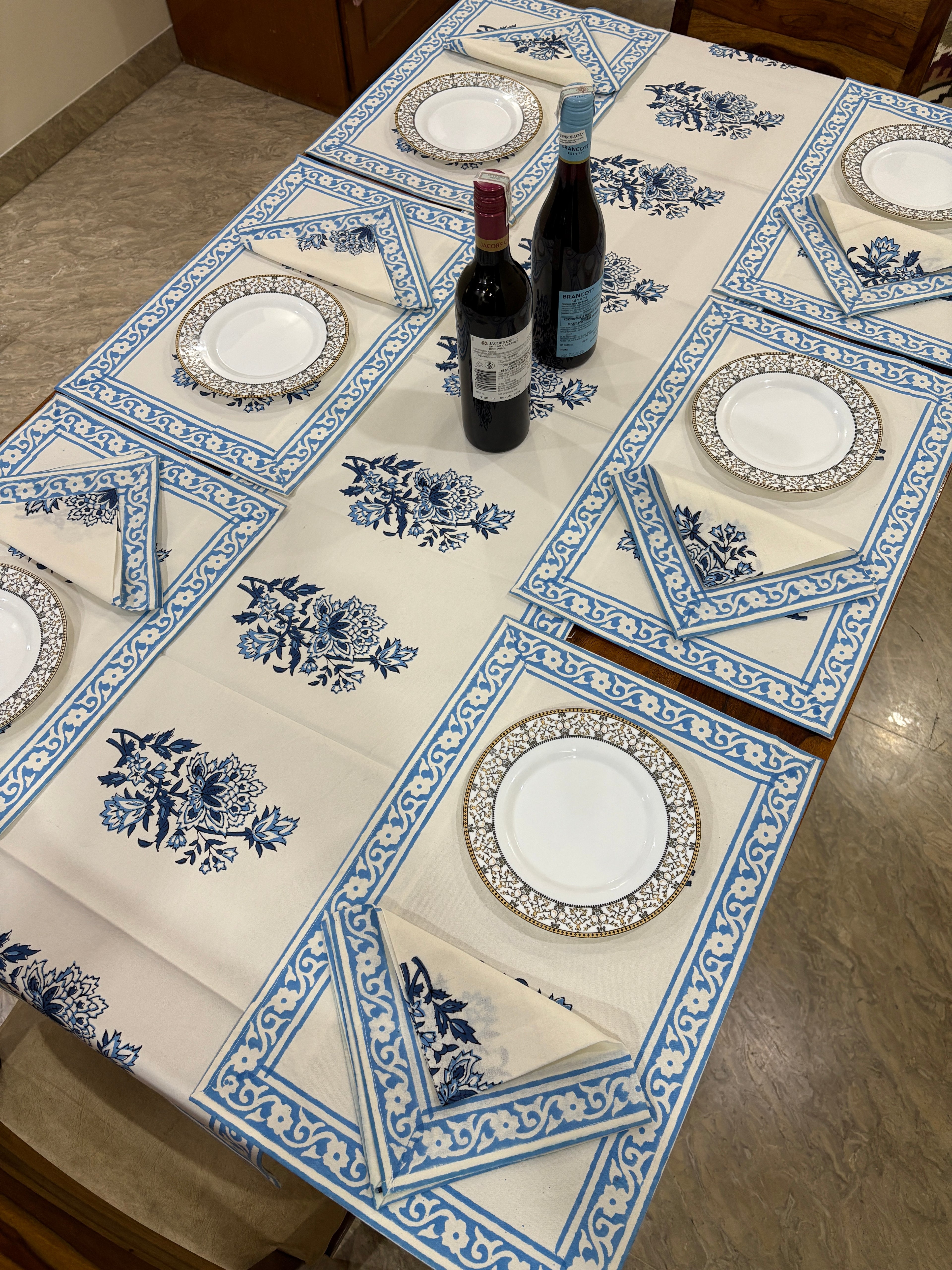 Patterned Table Runner floral (S17)