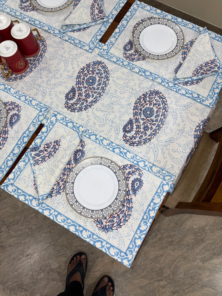 পাতল নীলা প্যাটার্নযুক্ত টেবুল ৰানাৰ (S11)