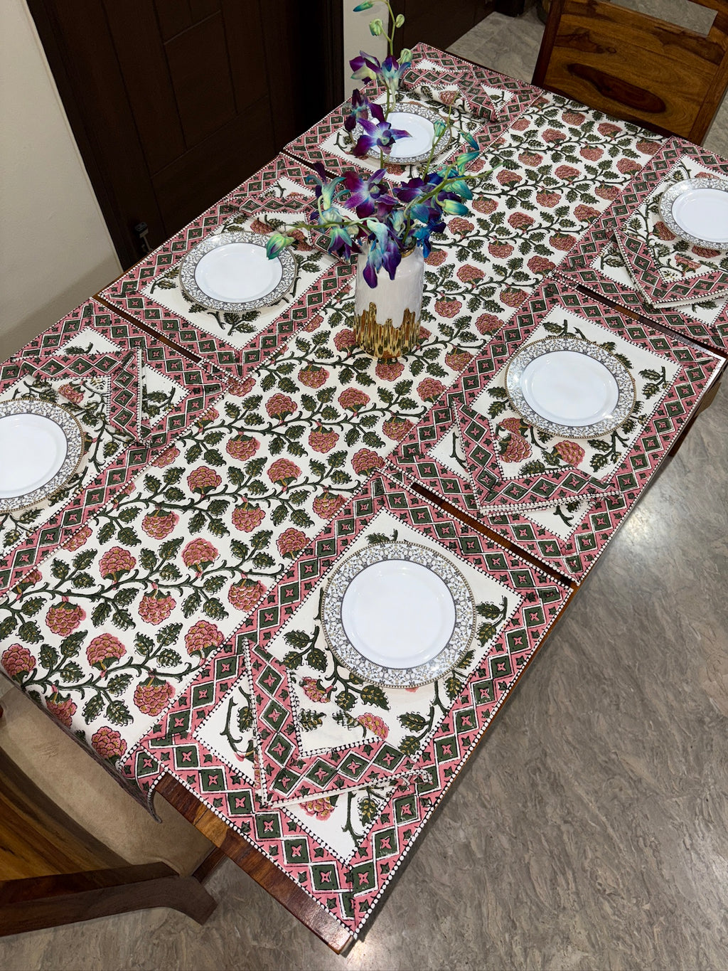 গোলাপী আৰু সেউজীয়া (S1)