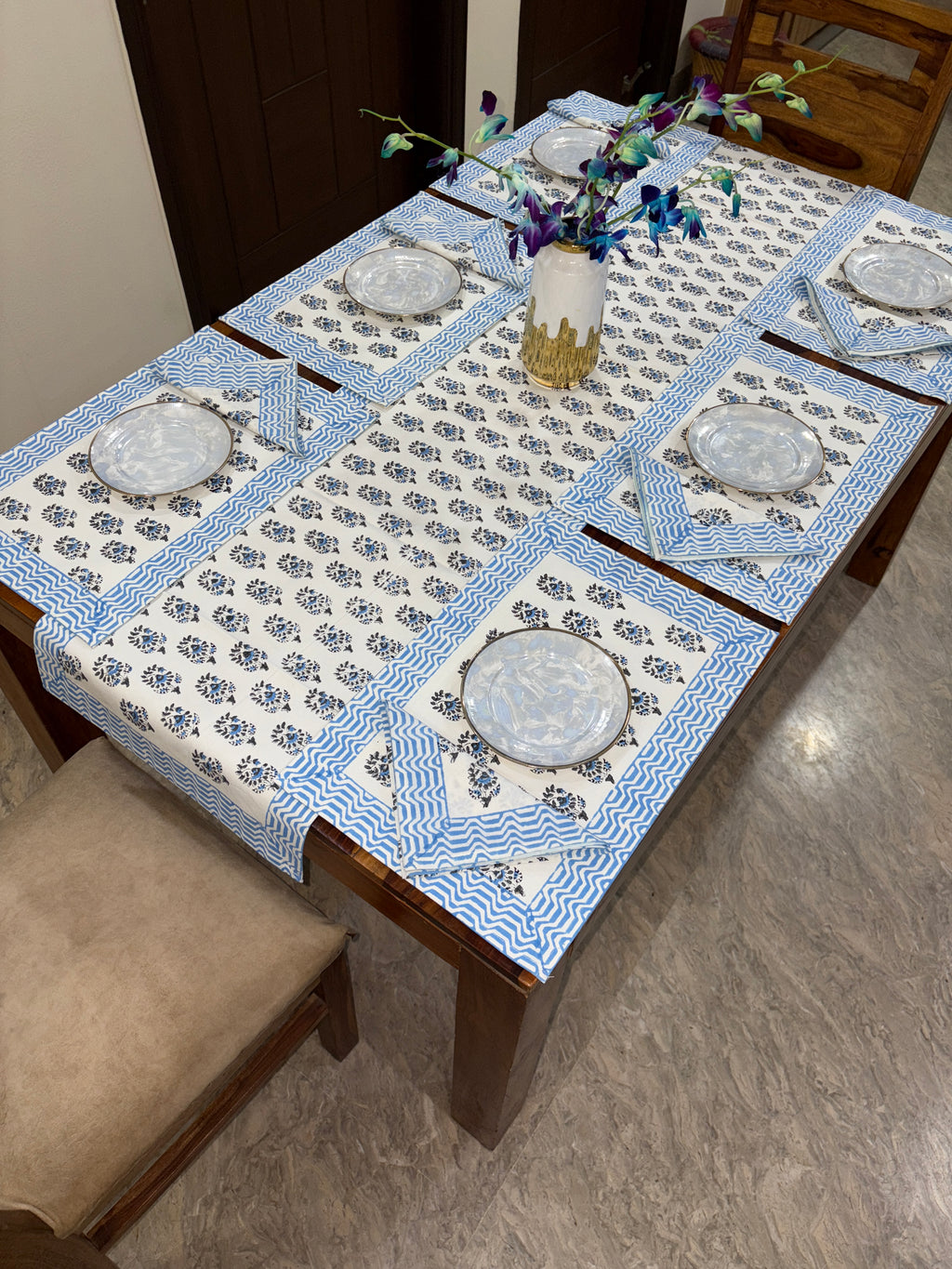 ফুলৰ সৈতে হালধীয়া নীলা (S2)