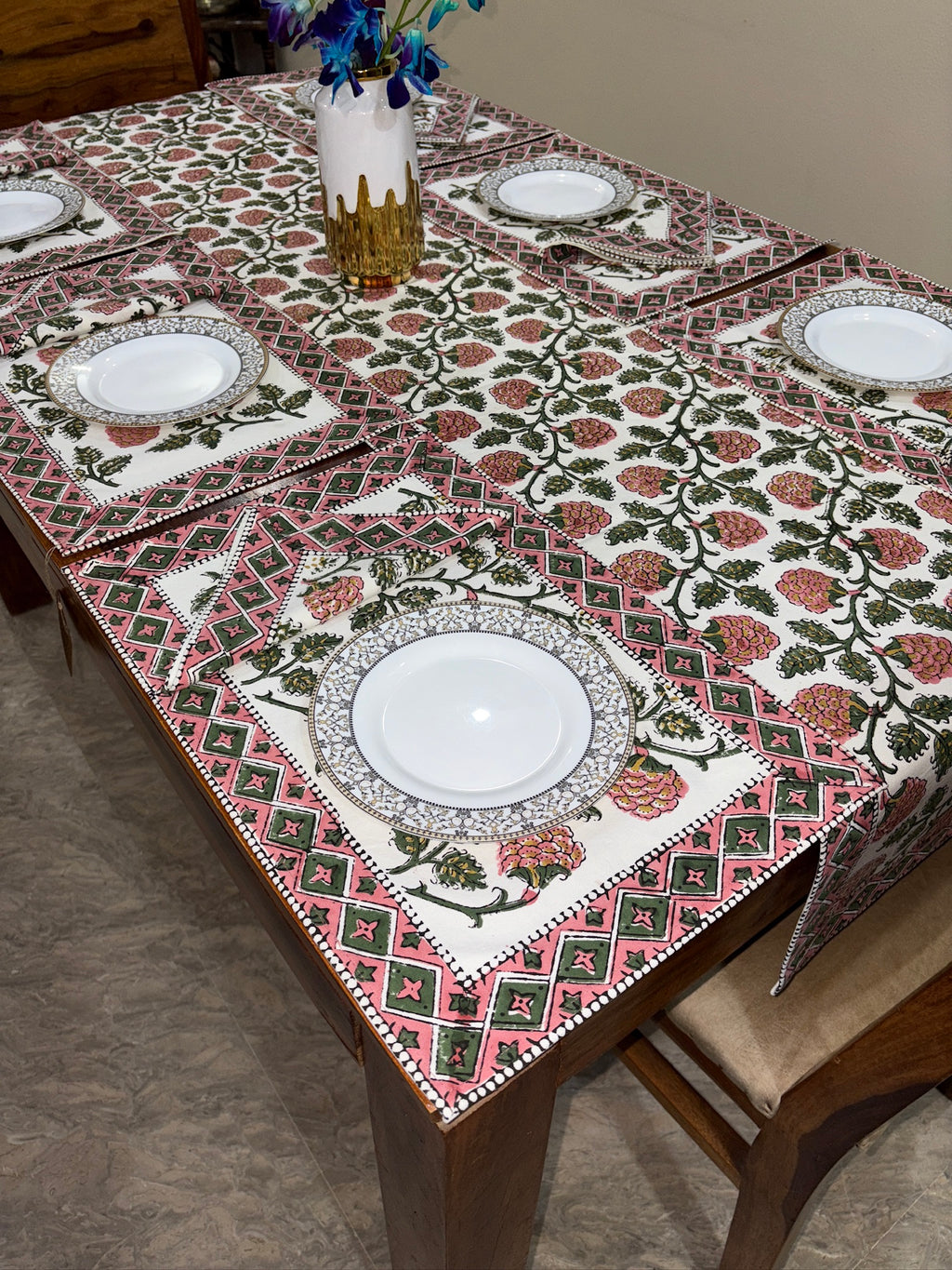 গোলাপী আৰু সেউজীয়া (S1)