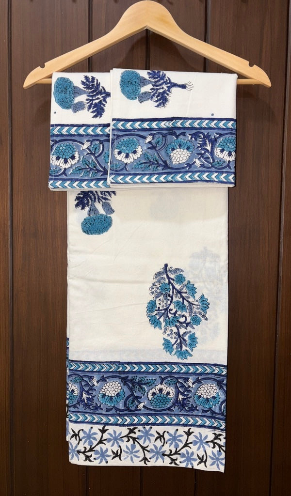 গভীৰ নীলা আৰু বগা আৰ্হিৰ সৈতে ডাবল বেডশ্বীট 90x108 (B11)