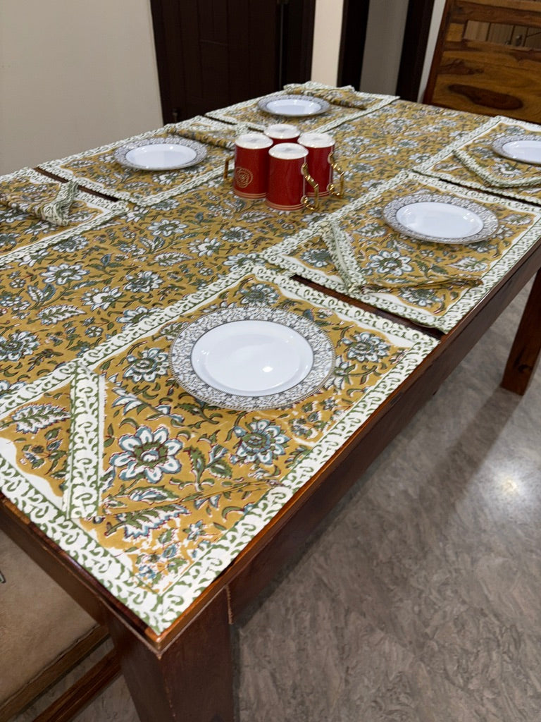 Patterned tablecloth (S7)
