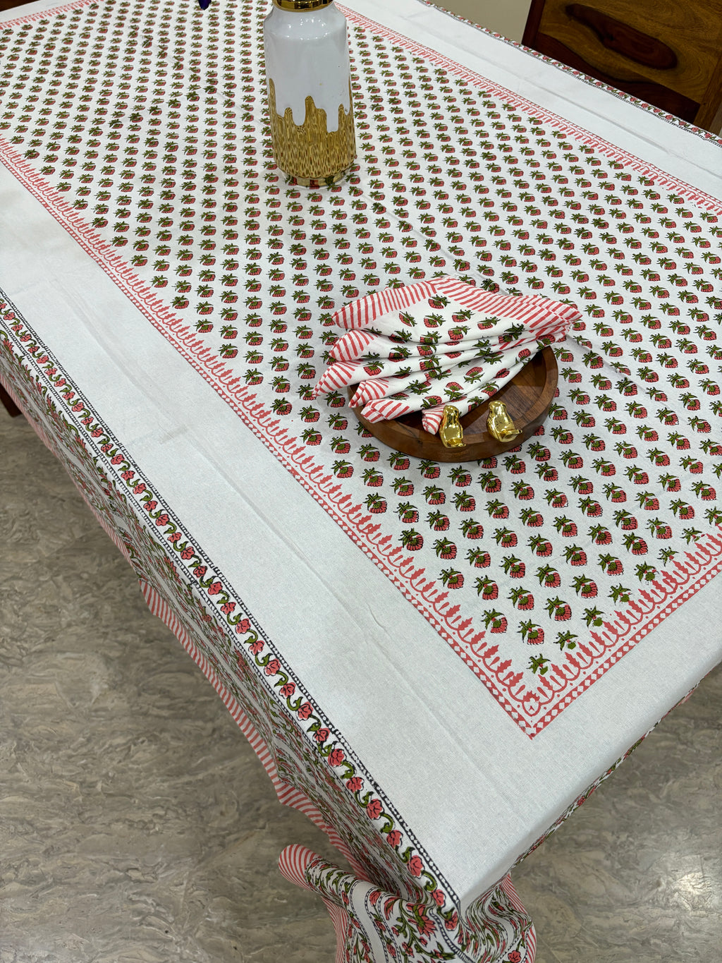 Fabric with strawberry pattern (S22)