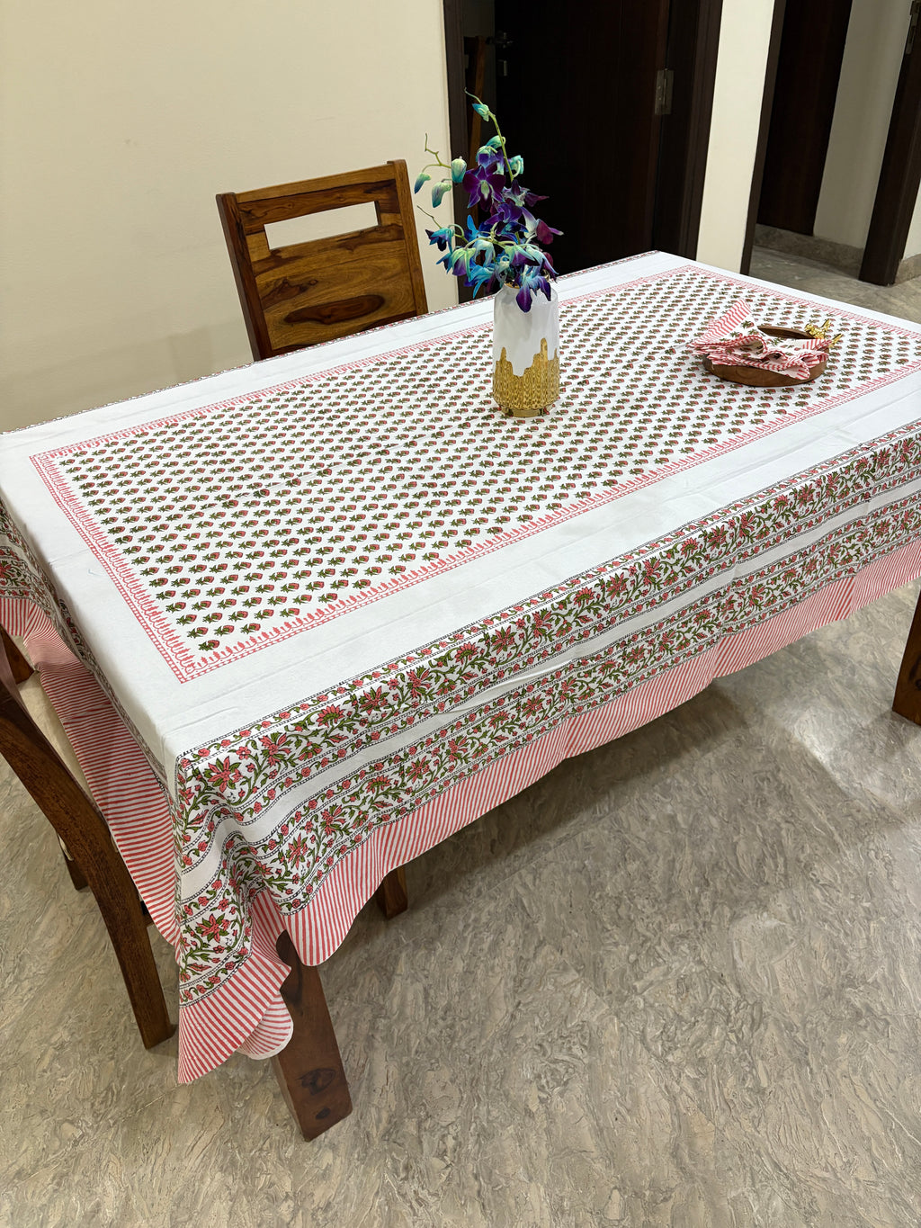 Fabric with strawberry pattern (S22)