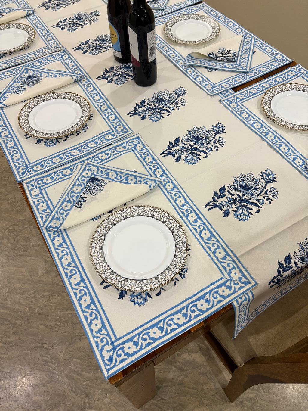 Patterned Table Runner floral (S17)