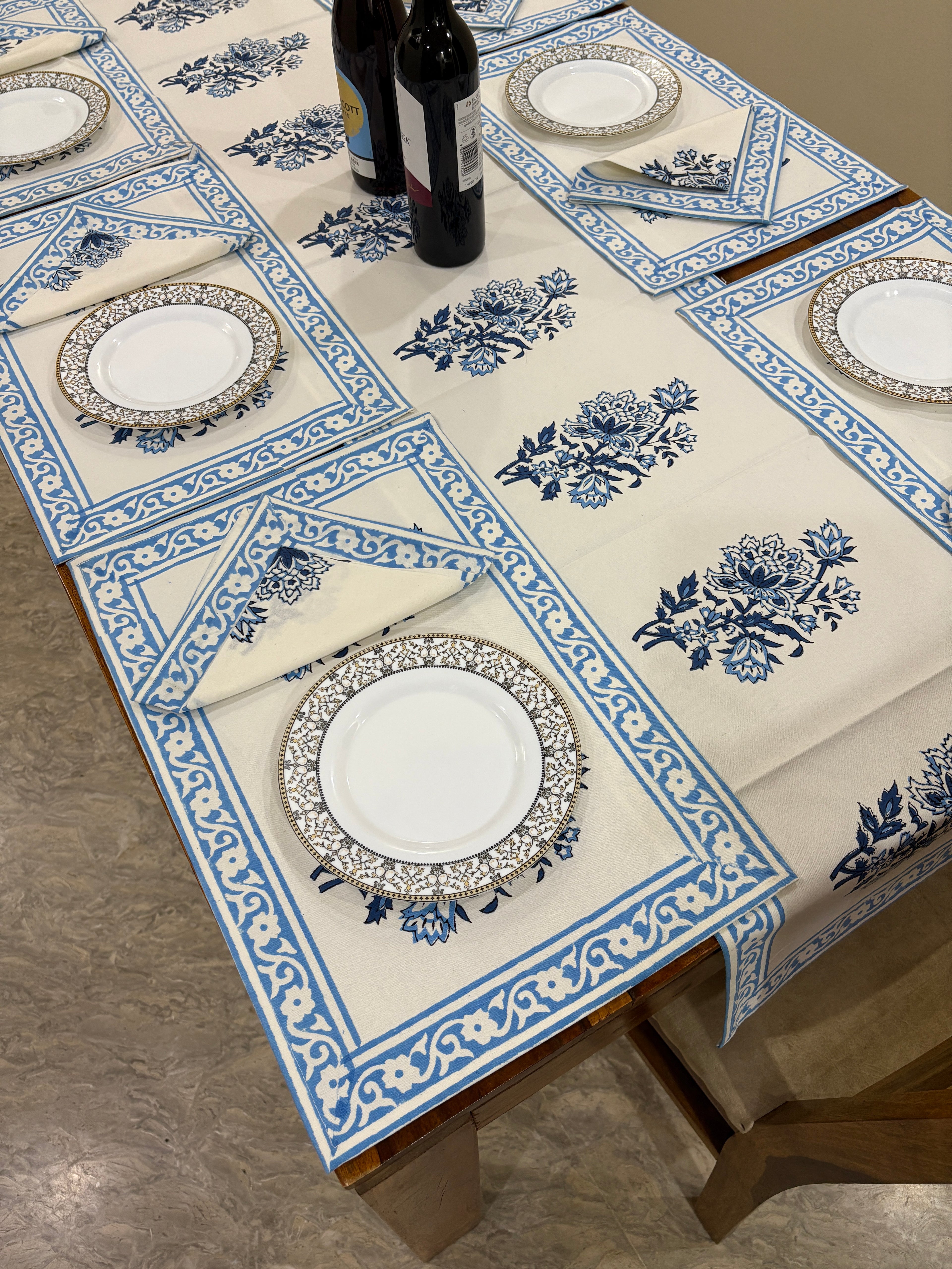 Patterned Table Runner floral (S17)