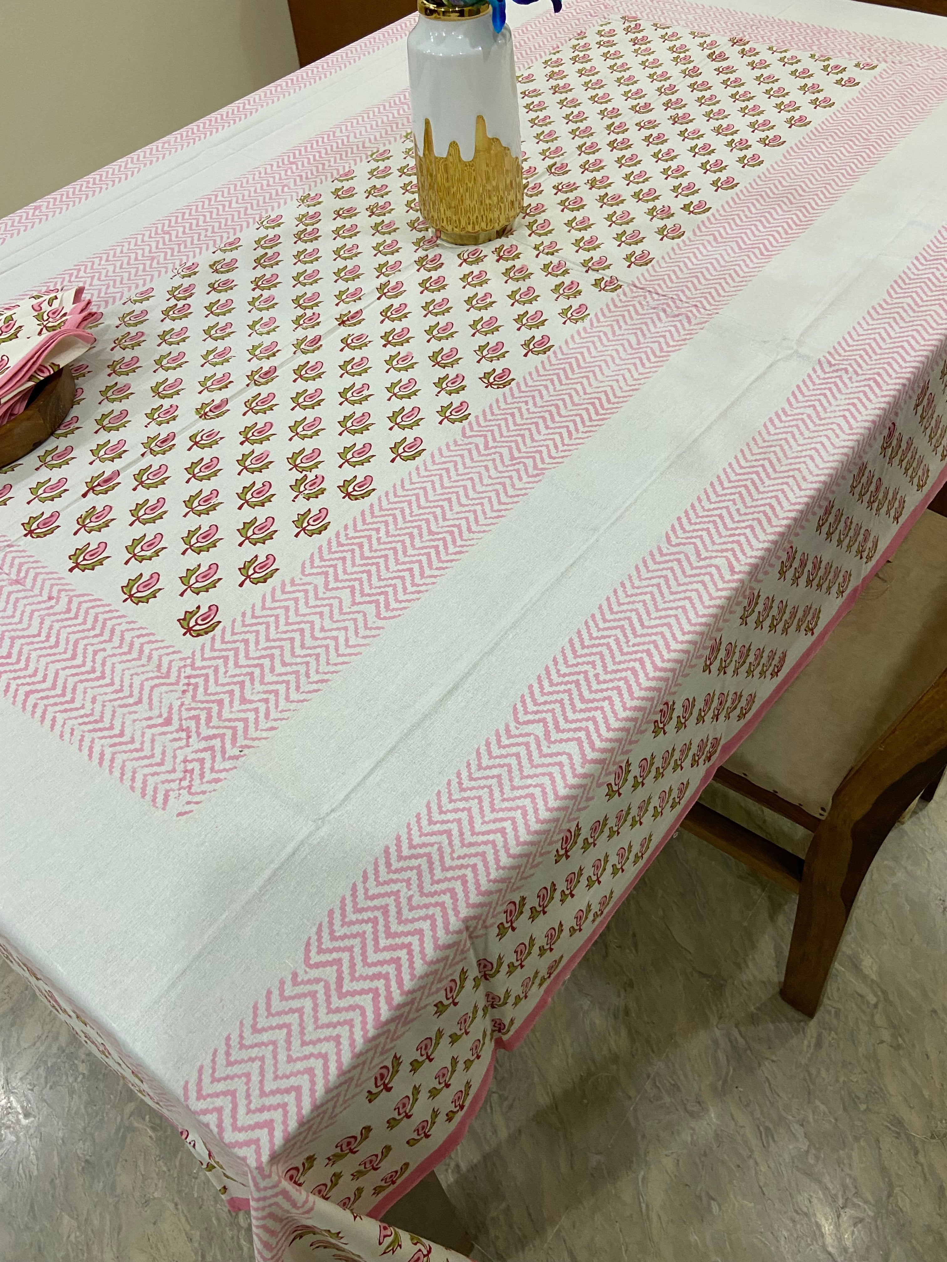 Pink and white tablecloth with floral patterns (S24)