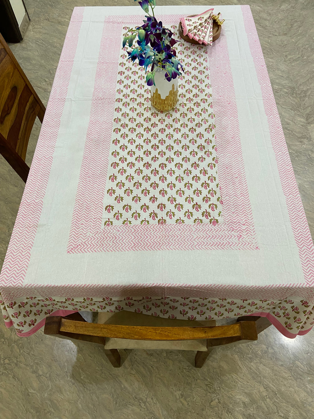 Pink and white tablecloth with floral patterns (S24)