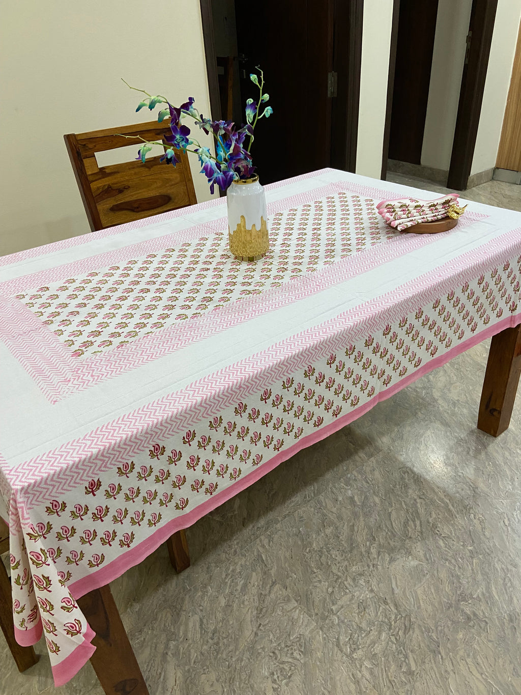Pink and white tablecloth with floral patterns (S24)