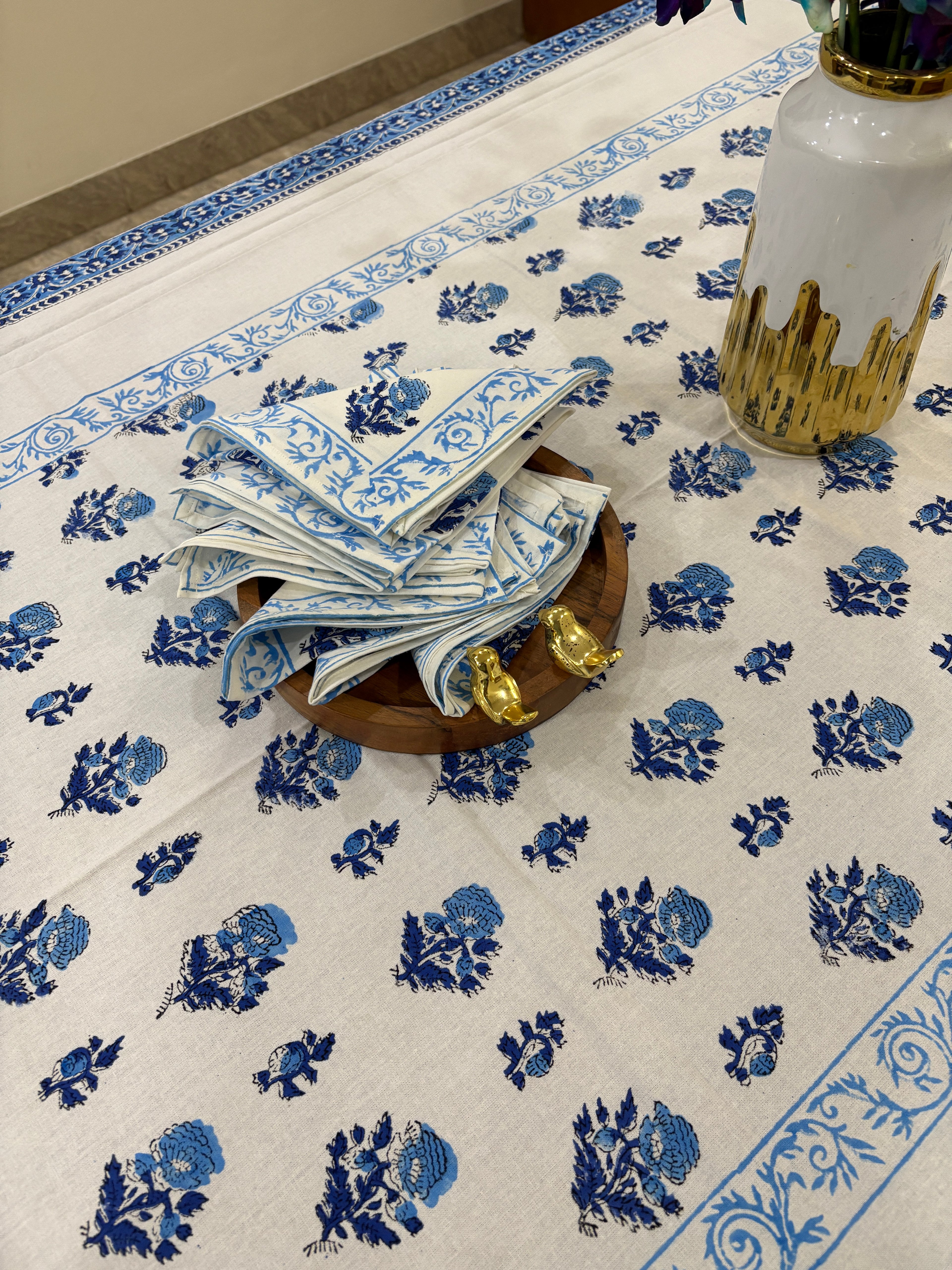 White and Blue patterned (S20)